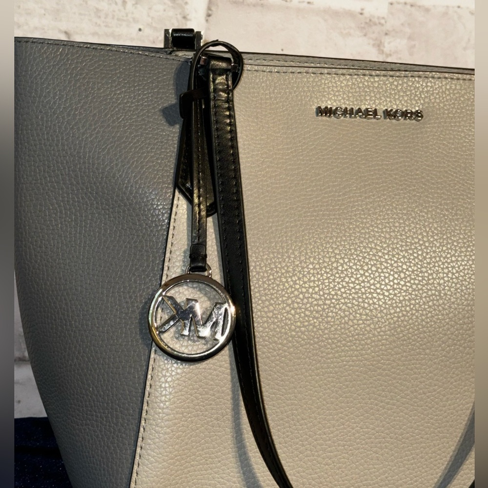 Michael Kors Kimberly Tote style Pebble Leather - Picture 5 of 11
